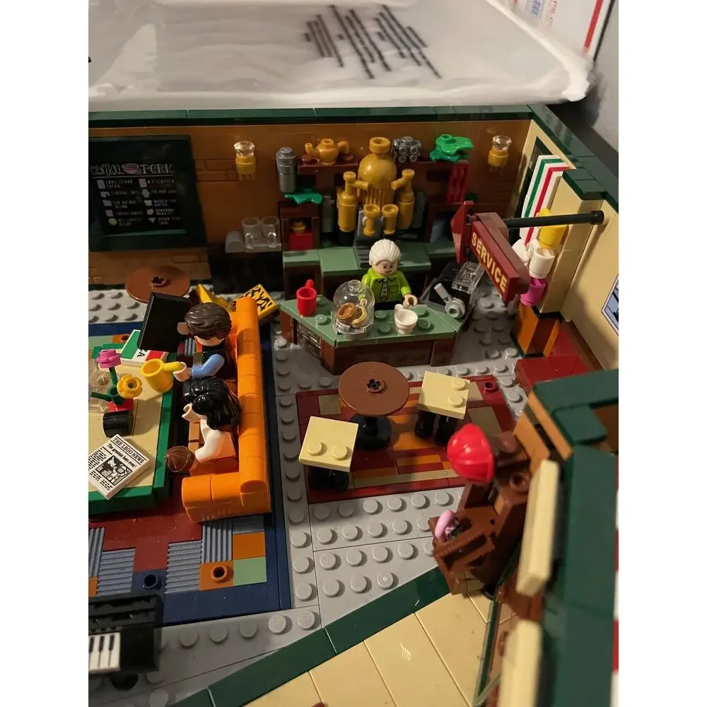 LEGO Ideas Central Perk 21319 Friends TV Series Set Minifigs Display READ DESC
